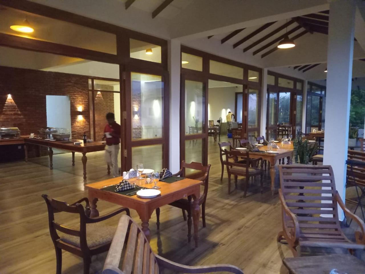 Hotel Ceylon Breeze Sigiriya Exterior foto